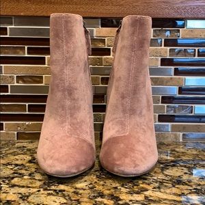 Joie booties, worn once. Size 7.